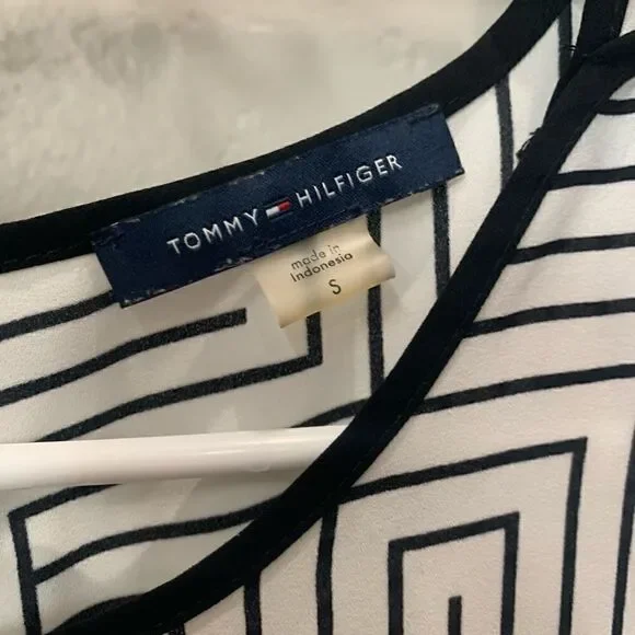 Tommy Hilfiger short sleeve blouse size small - Picture 8 of 9